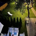 Leete Residence- 3br Family Friendly With Huge Garden&free Parking Lägenhet
