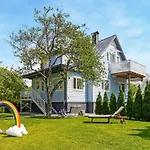 Leete Residence- 3br Family Friendly With Huge Garden&free Parking Apartamento *